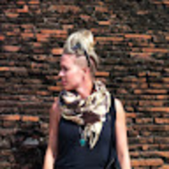 Meet your Posher, Veronica - Picture 1 of 1